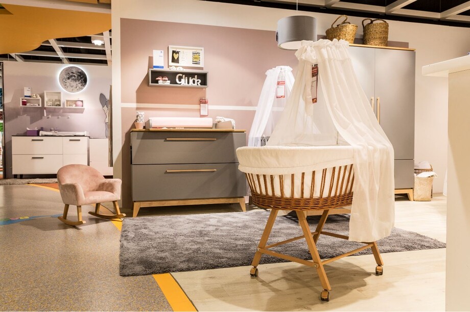 Babyzimmer im Scandi-Look mit passenden Möbeln von SEGMÜLLER